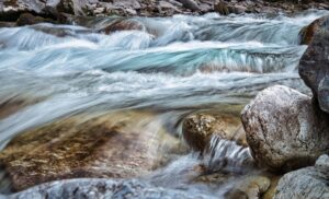 Lerne, warum auch wir im DACH Raum unser Wasser filtern solltest und lerne unseren Wasserfilter kennen.