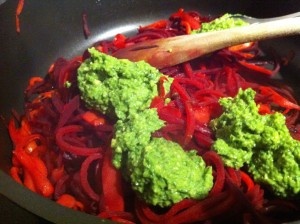 Rote Beete Spaghetti mit Bärlauchpesto1